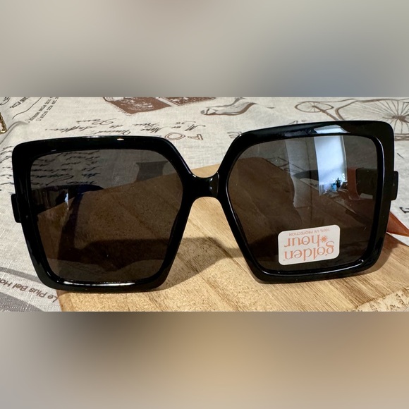 GOLDEN HOUR Accessories - NWT GOLDEN HOUR SUNNIES